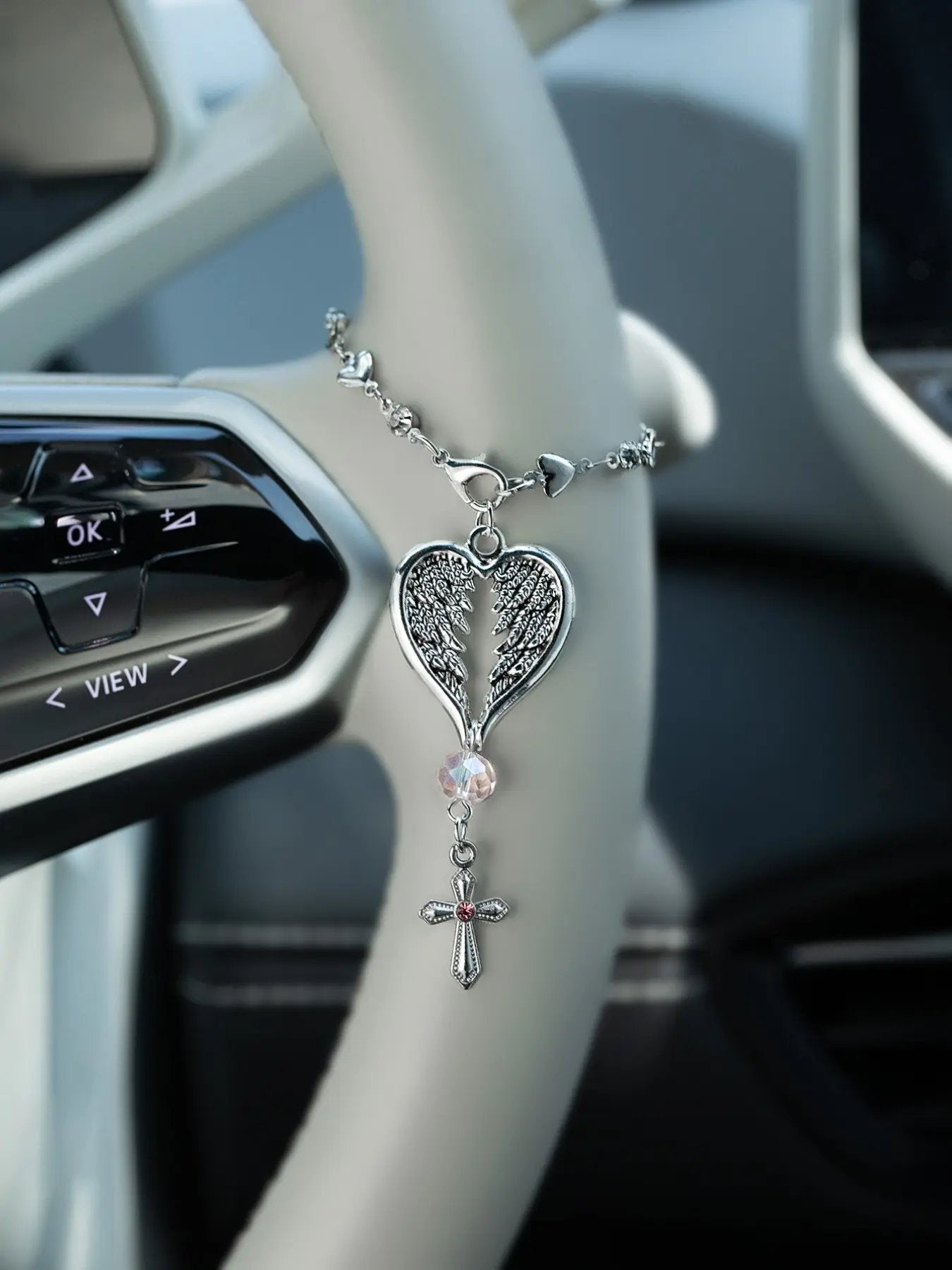 1pc Feather Cross Steering Wheel Hanging Chain – Stylish Metal Ornament for Car Interior Decoration