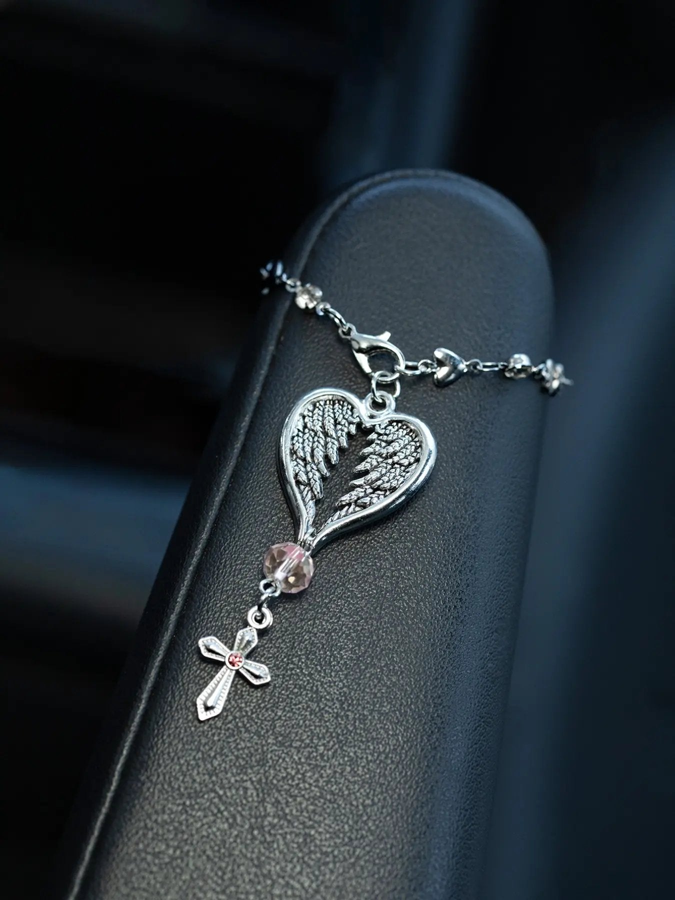 1pc Feather Cross Steering Wheel Hanging Chain – Stylish Metal Ornament for Car Interior Decoration